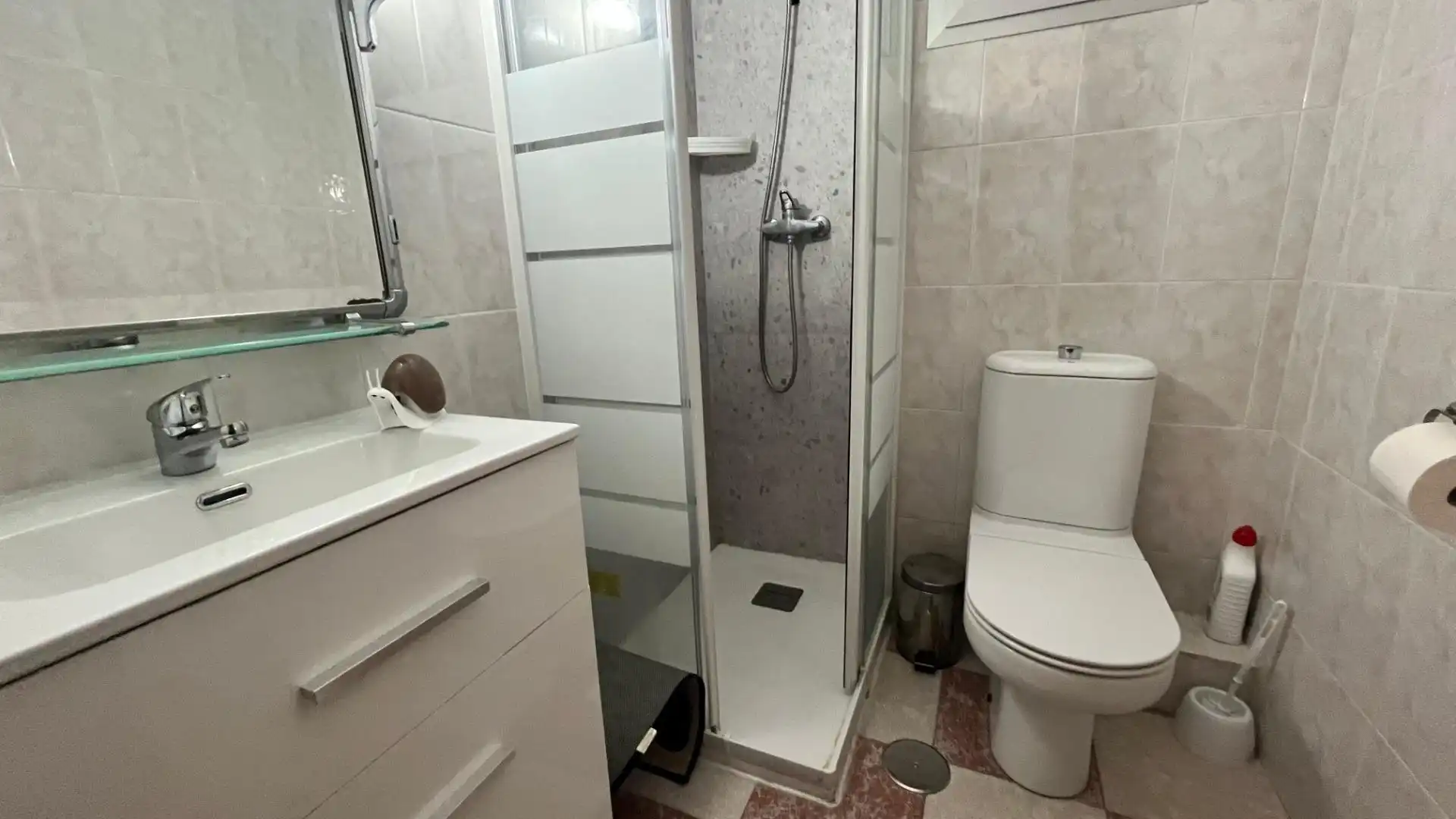 Baño de Piso de alquiler en Sevilla con Aire acondicionado y Terraza