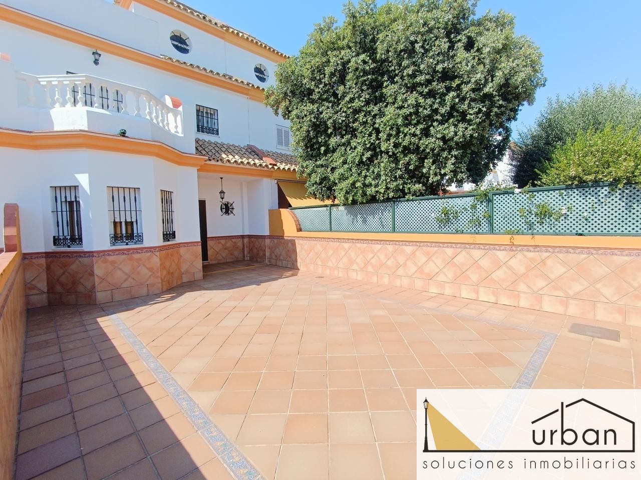 Vista exterior de Casa o xalet en venda en Chipiona amb Terrassa