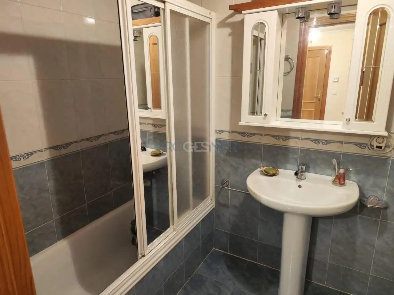 Baño de Apartamento en venta en San Andrés del Rabanedo con Calefacción, Parquet y Terraza
