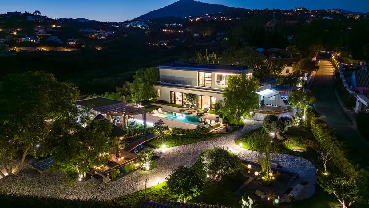 Vista exterior de Casa o xalet en venda en Málaga amb Aire condicionat, Terrassa i Piscina