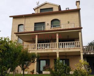 Vista exterior de Casa o xalet en venda en Vigo  amb Terrassa i Balcó