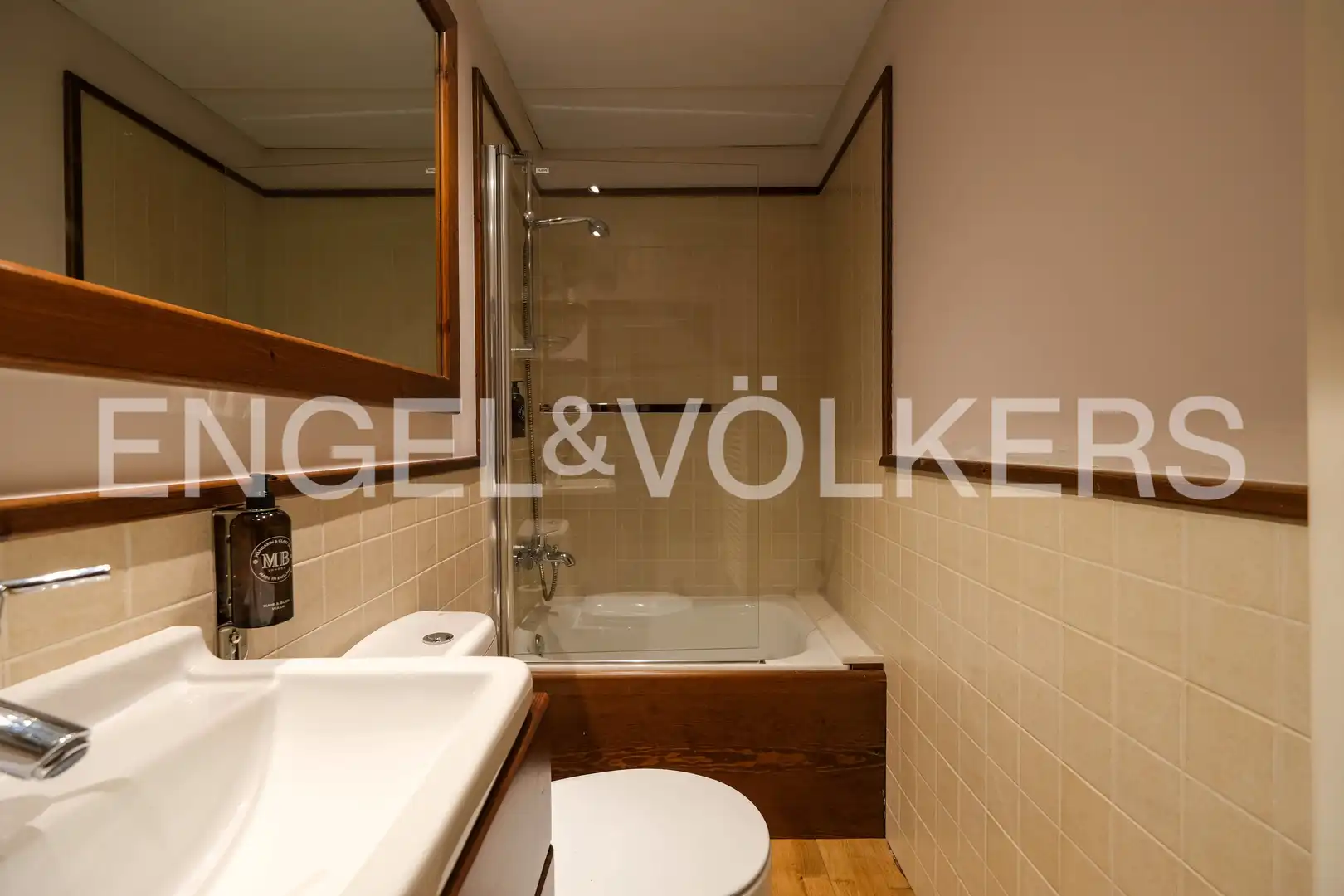 Baño de Piso en venta en Naut Aran con Trastero y Balcón