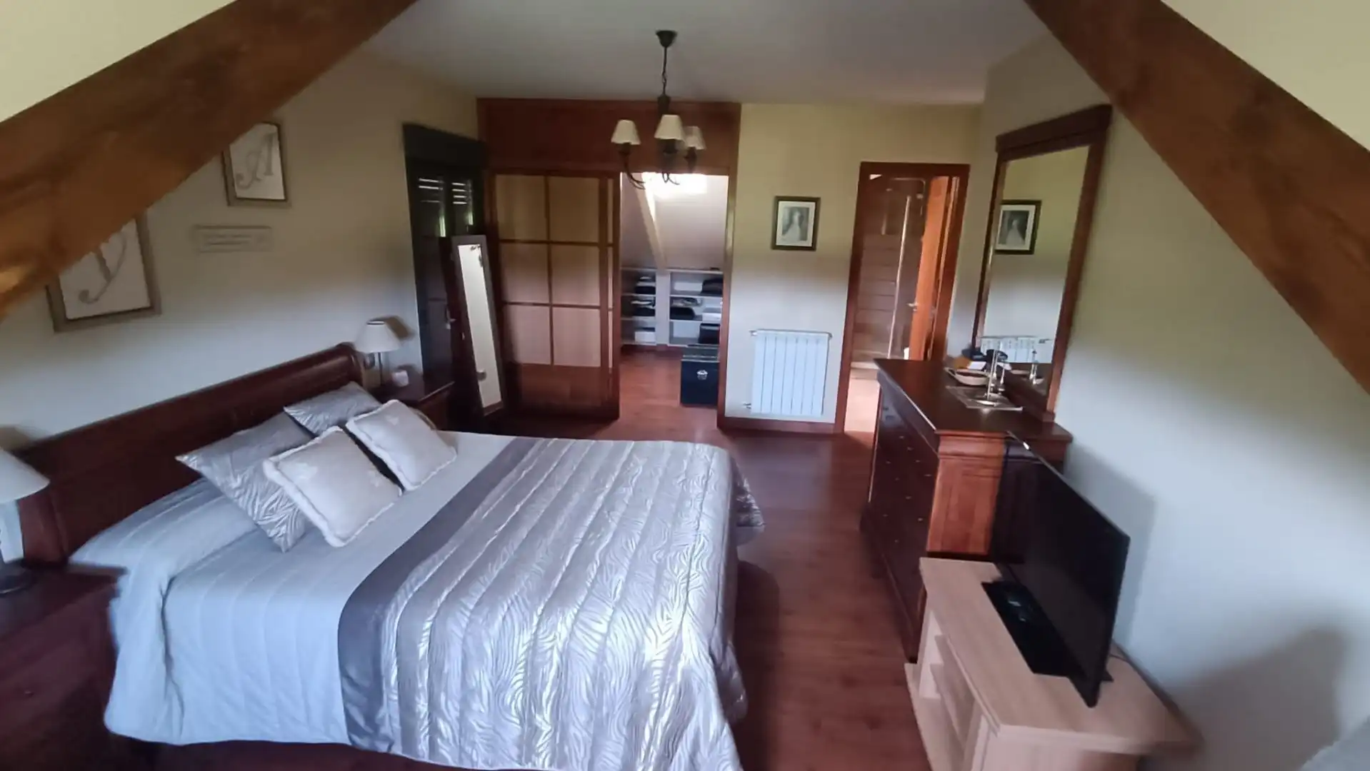 Dormitori de Casa o xalet en venda en Carracedelo amb Calefacció, Jardí privat i Terrassa