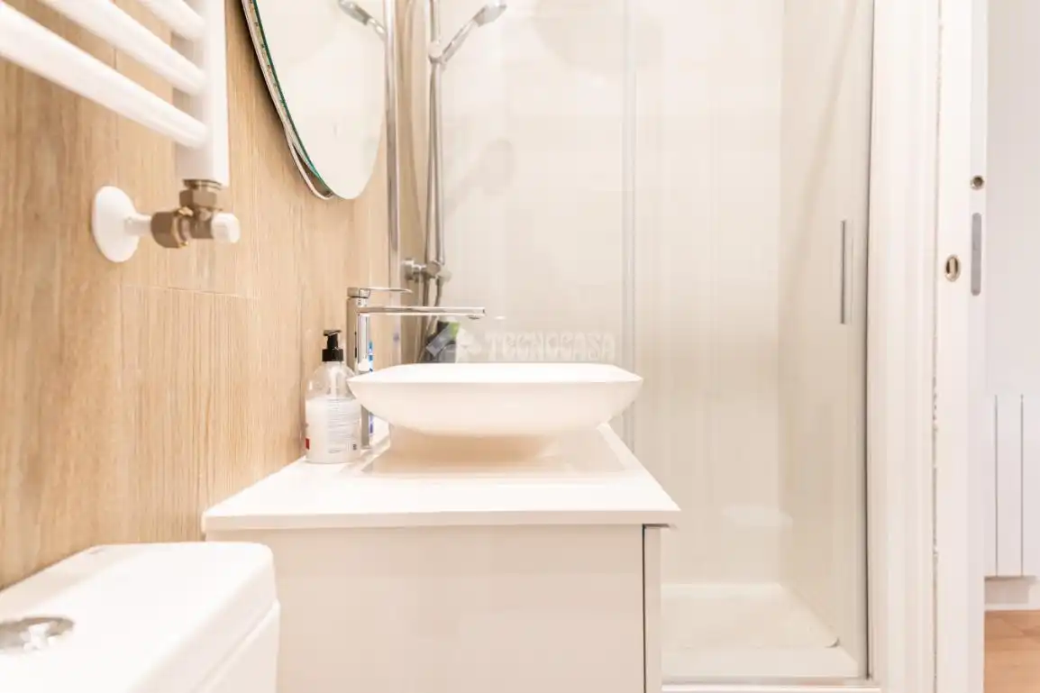 Baño de Piso en venta en Madrid con Aire acondicionado, Calefacción y Amueblado