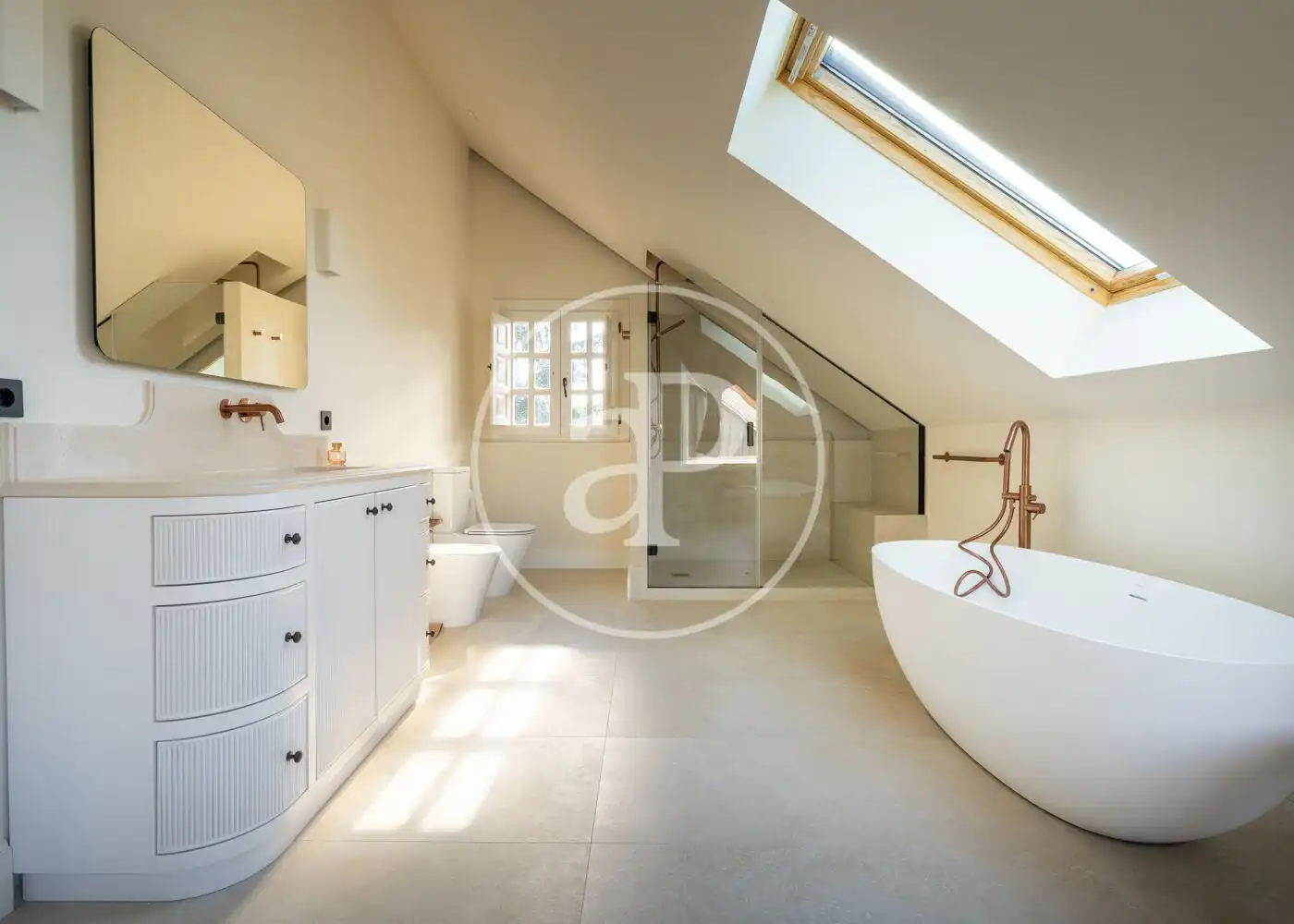 Baño de Casa o chalet de alquiler en Madrid con Aire acondicionado, Calefacción y Jardín privado