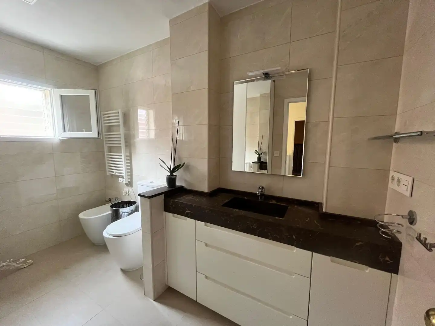 Bathroom of Houses for sale in Sevilla  with Air Conditioner, Heating and Private garden