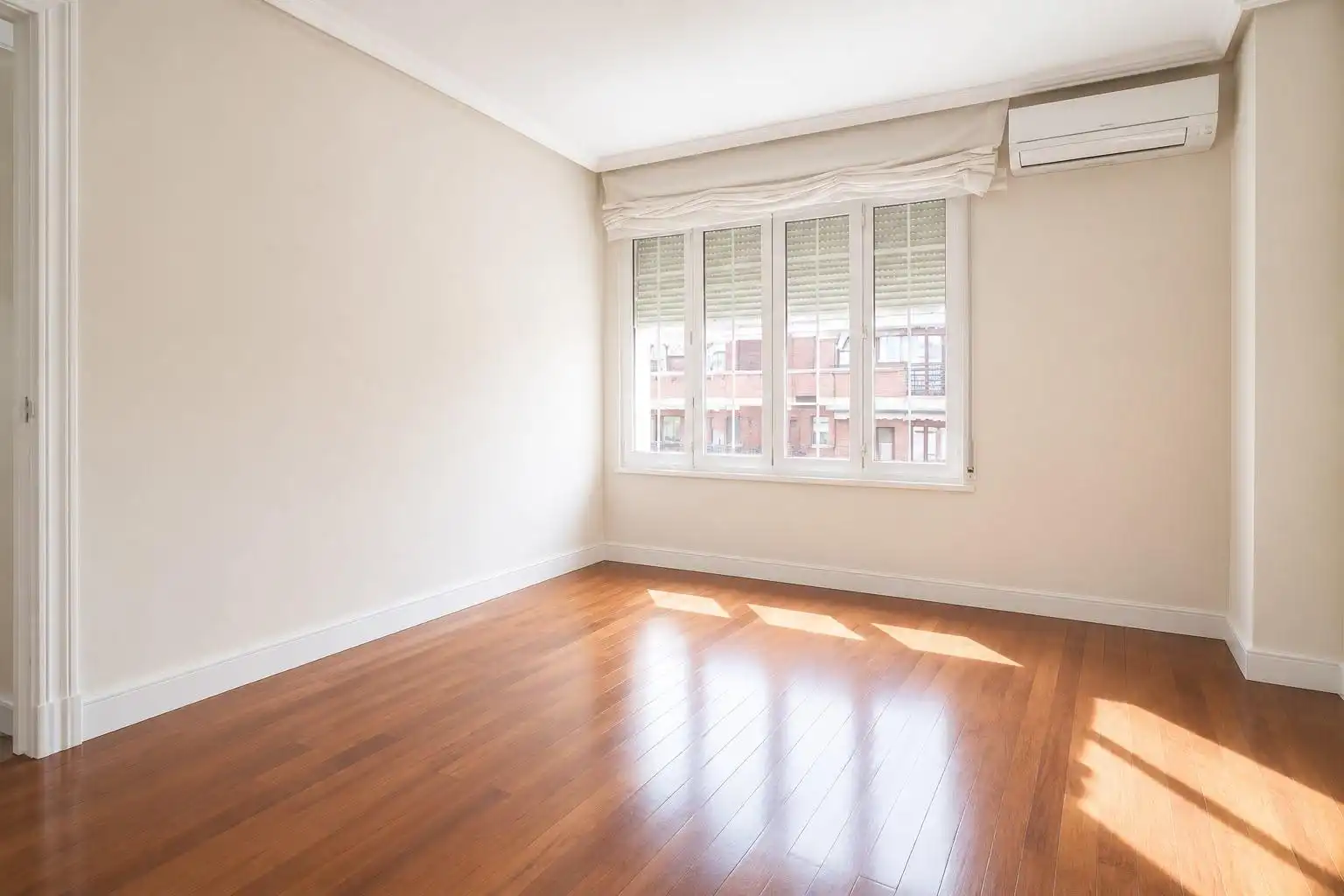 Bedroom of Detached homes for sale in Madrid  with Air Conditioner, Heating and Private garden