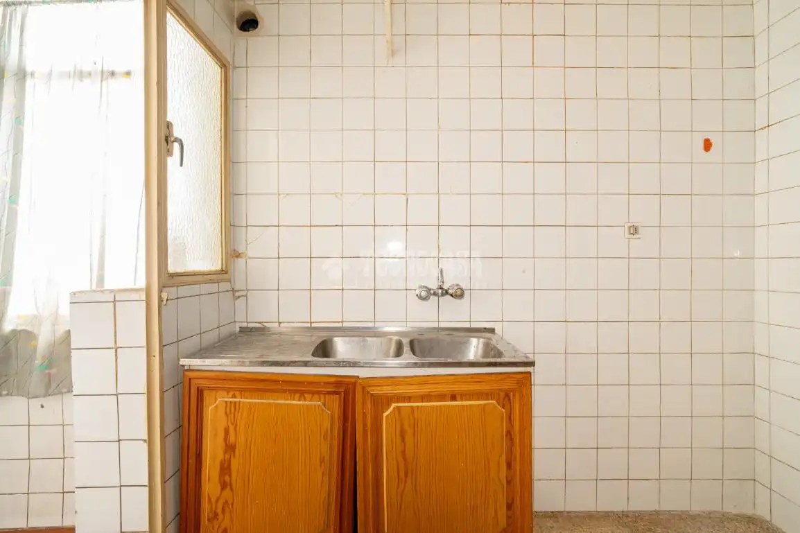 Cuina de Pis en venda en Granada amb Balcó