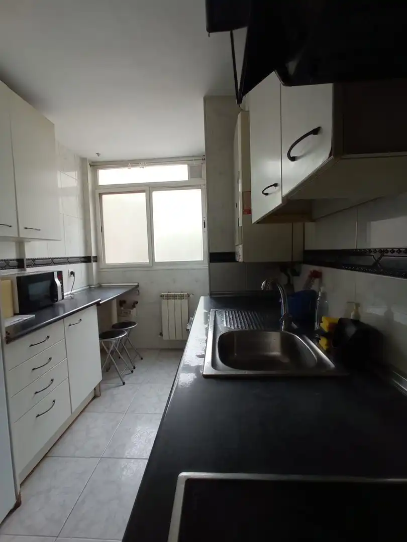 Room in Calle del Poeta Blas de Otero, 83, Ventas