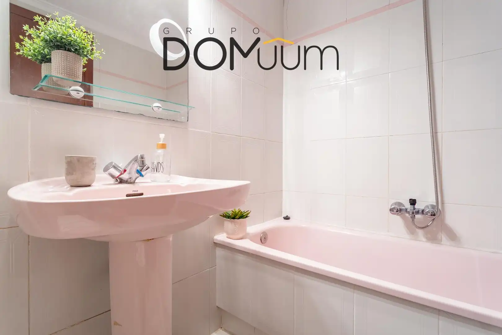 Bathroom of Flat for sale in Salou  with Air Conditioner, Heating and Furnished