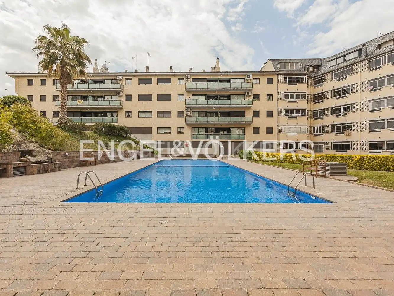 Piscina de Pis en venda en Granollers amb Aire condicionat, Calefacció i Jardí privat