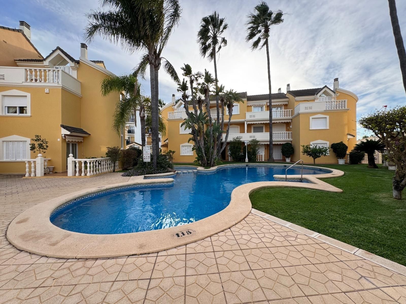 Piscina de Dúplex en venta en Dénia con Aire acondicionado, Calefacción y Jardín privado