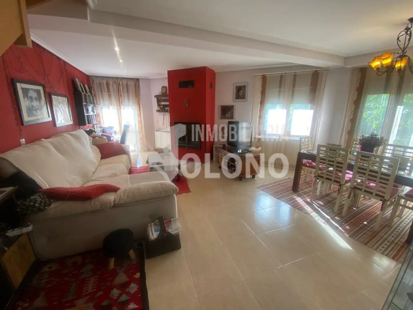 Sala d'estar de Casa adosada en venda en Leza amb Calefacció, Jardí privat i Parquet