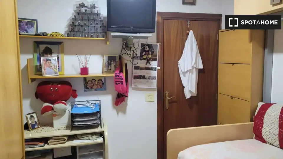 Bedroom of Flat for share in Mataró  with Air Conditioner, Heating and Furnished