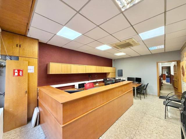 Local comercial en Alquiler en Calle d'Enric Prat de la Riba en Centre