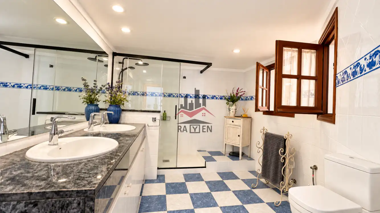 Baño de Finca rústica en venta en Terrades con Calefacción y Jardín privado