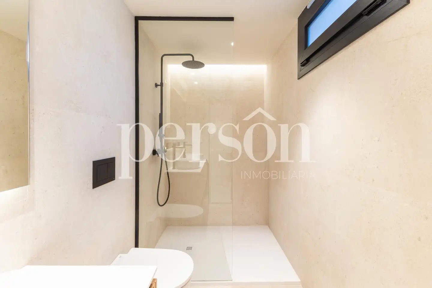 Baño de Piso en venta en Valencia con Aire acondicionado, Jardín privado y Terraza