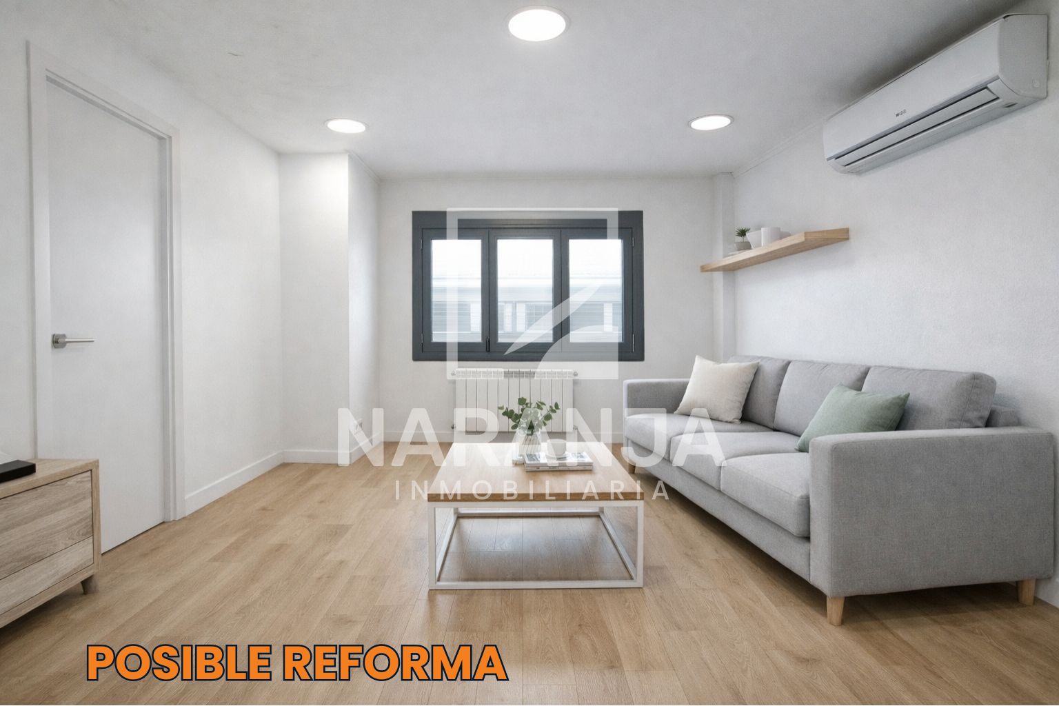 Sala de estar de Piso en venta en  Barcelona Capital con Balcón