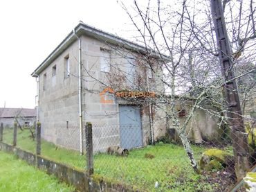 Casa amb balcó en venda a San Cristovo de Cea