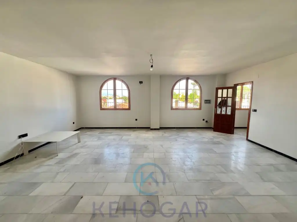 Sala de estar de Casa o chalet en venta en Dos Hermanas con Piscina