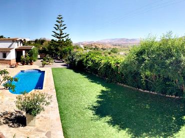 Casa rústica con piscina en venta en Álora