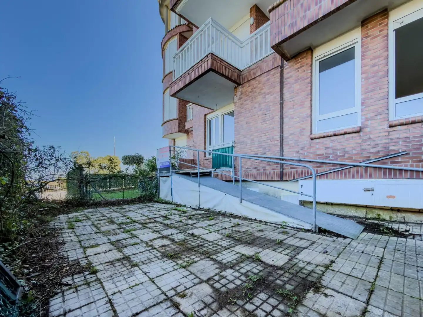 Vista exterior de Planta baixa en venda en Noja amb Calefacció, Jardí privat i Terrassa