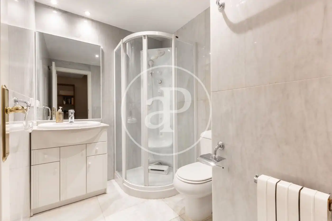 Bathroom of Flat for rent in Valencia  with Air Conditioner, Heating and Storage room