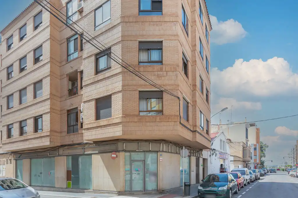 Local comercial de lloguer a Av de Nules