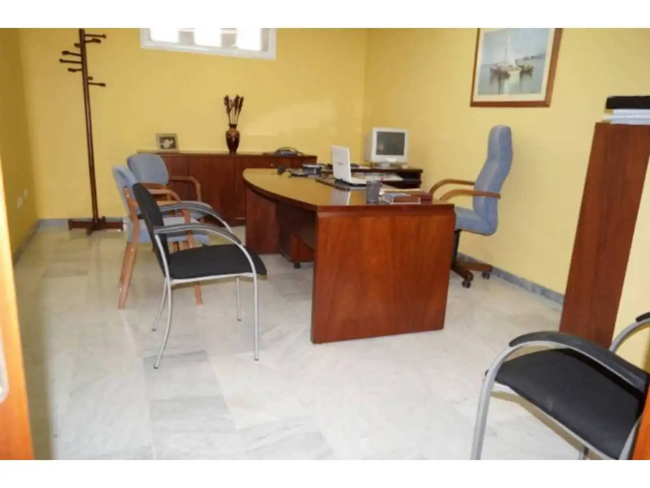 Local comercial en venda a Baena, imagen 2