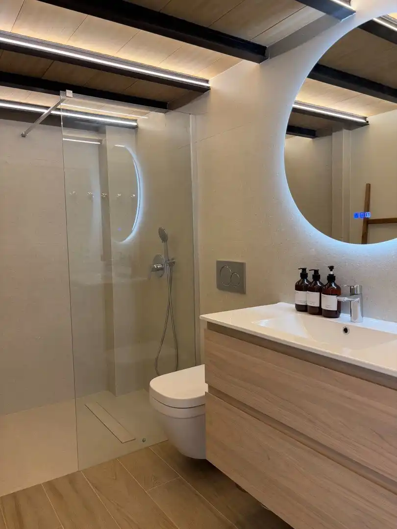 Baño de Dúplex de alquiler en L'Alfàs del Pi con Aire acondicionado, Trastero y Amueblado