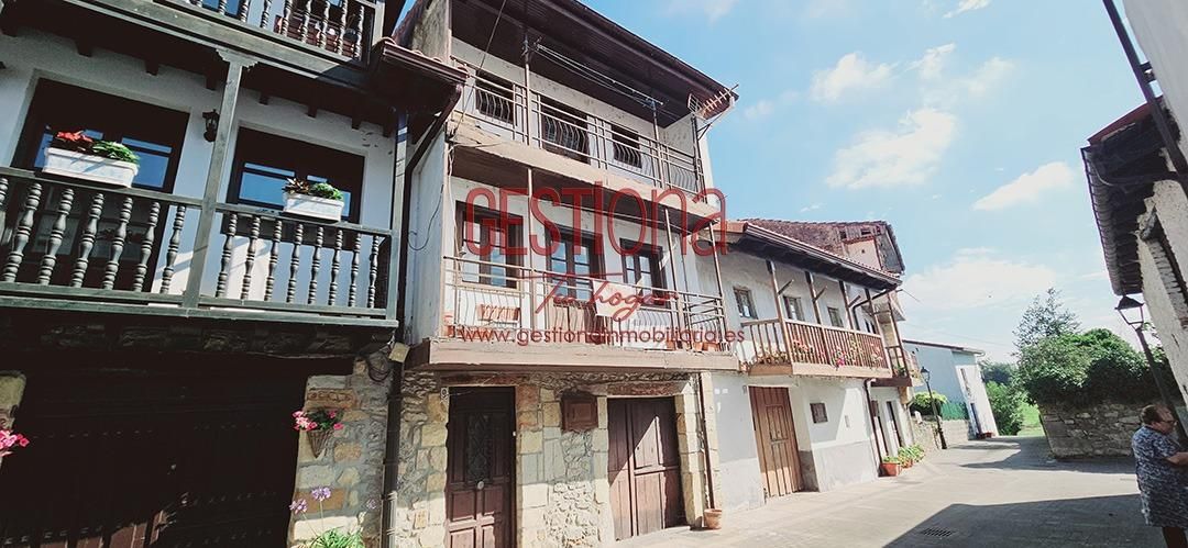 Vista exterior de Casa adosada en venda en Escalante amb Balcó