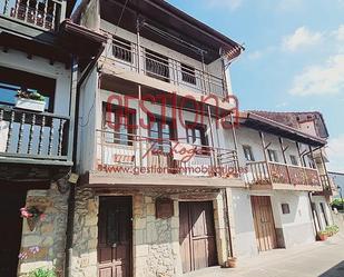 Vista exterior de Casa adosada en venda en Escalante amb Balcó