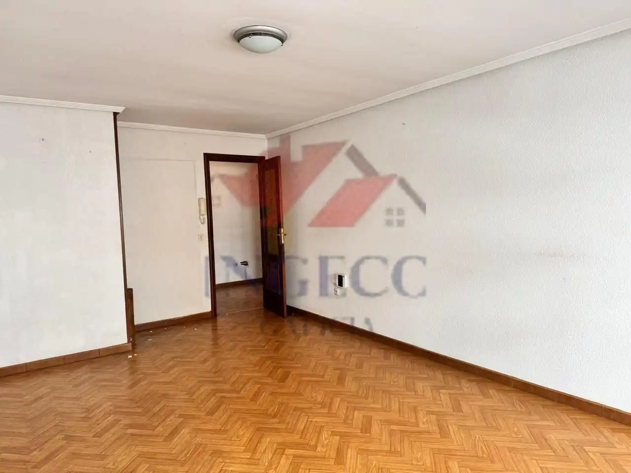 Piso en venta en A Coruña Capital  con Calefacción, Parquet y Trastero