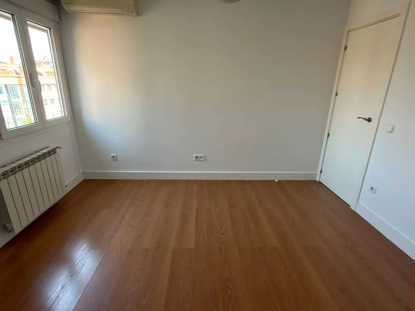 Bedroom of Flat for rent in Madrid  with Air Conditioner, Heating and Parquet flooring