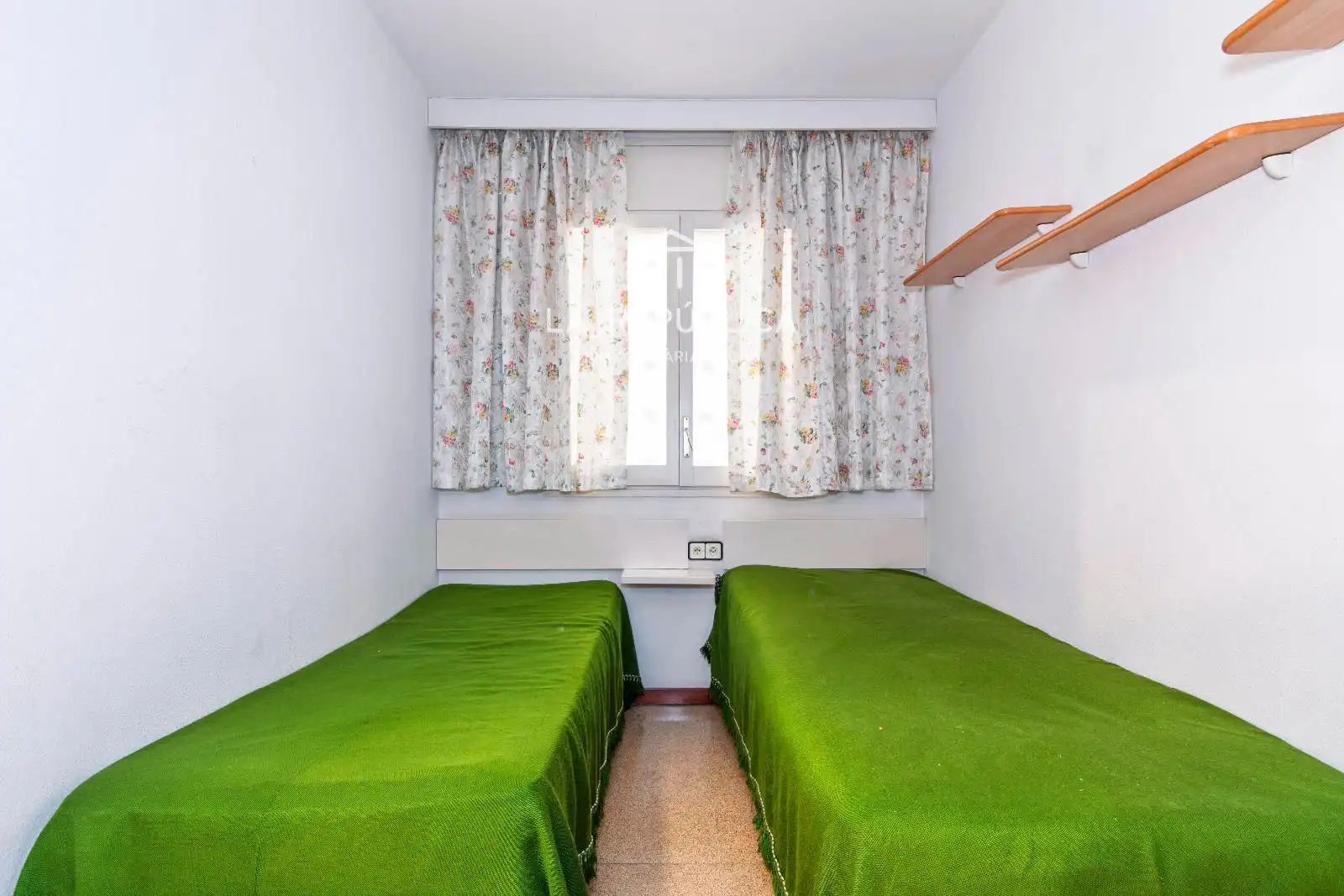 Habitación de Piso en venta en Barcelona con Calefacción, Terraza y Horno