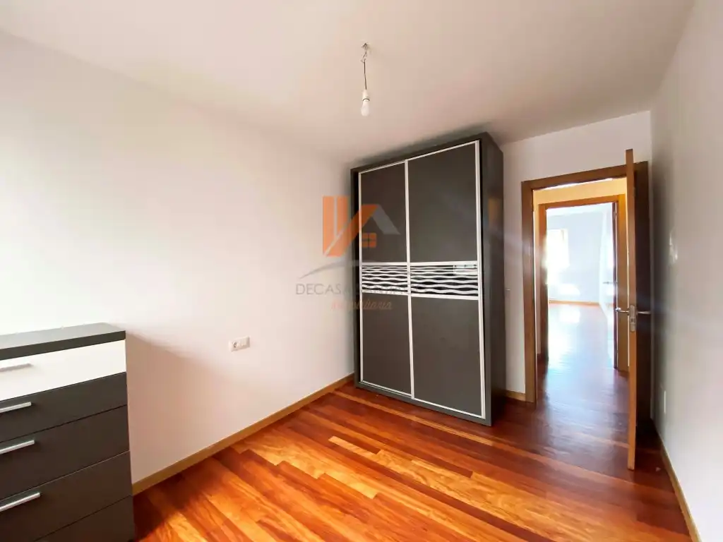 Schlafzimmer von Wohnung zum Verkauf in Ames mit Ofen