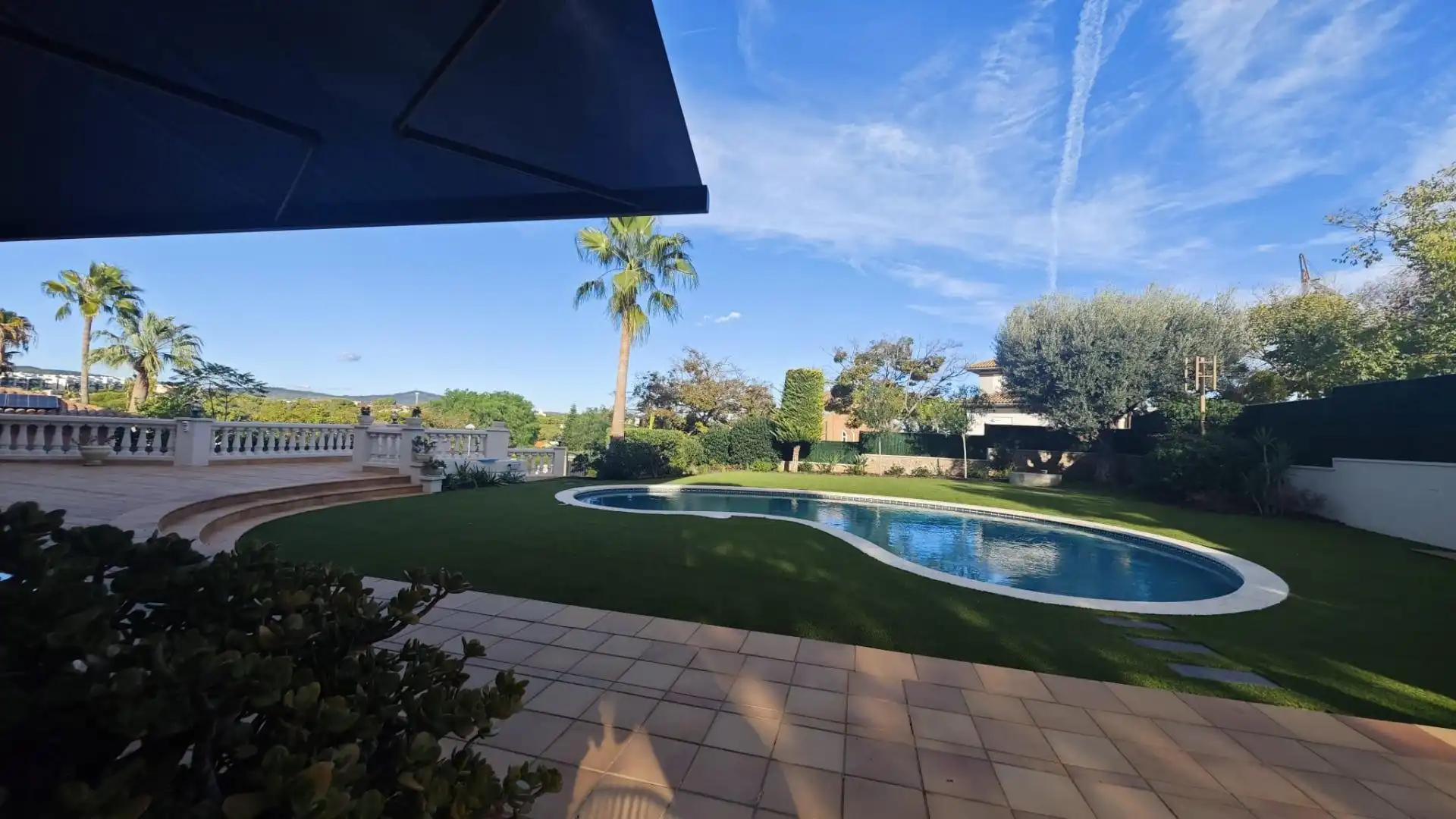 Piscina de Casa o xalet en venda en Vilanova i la Geltrú