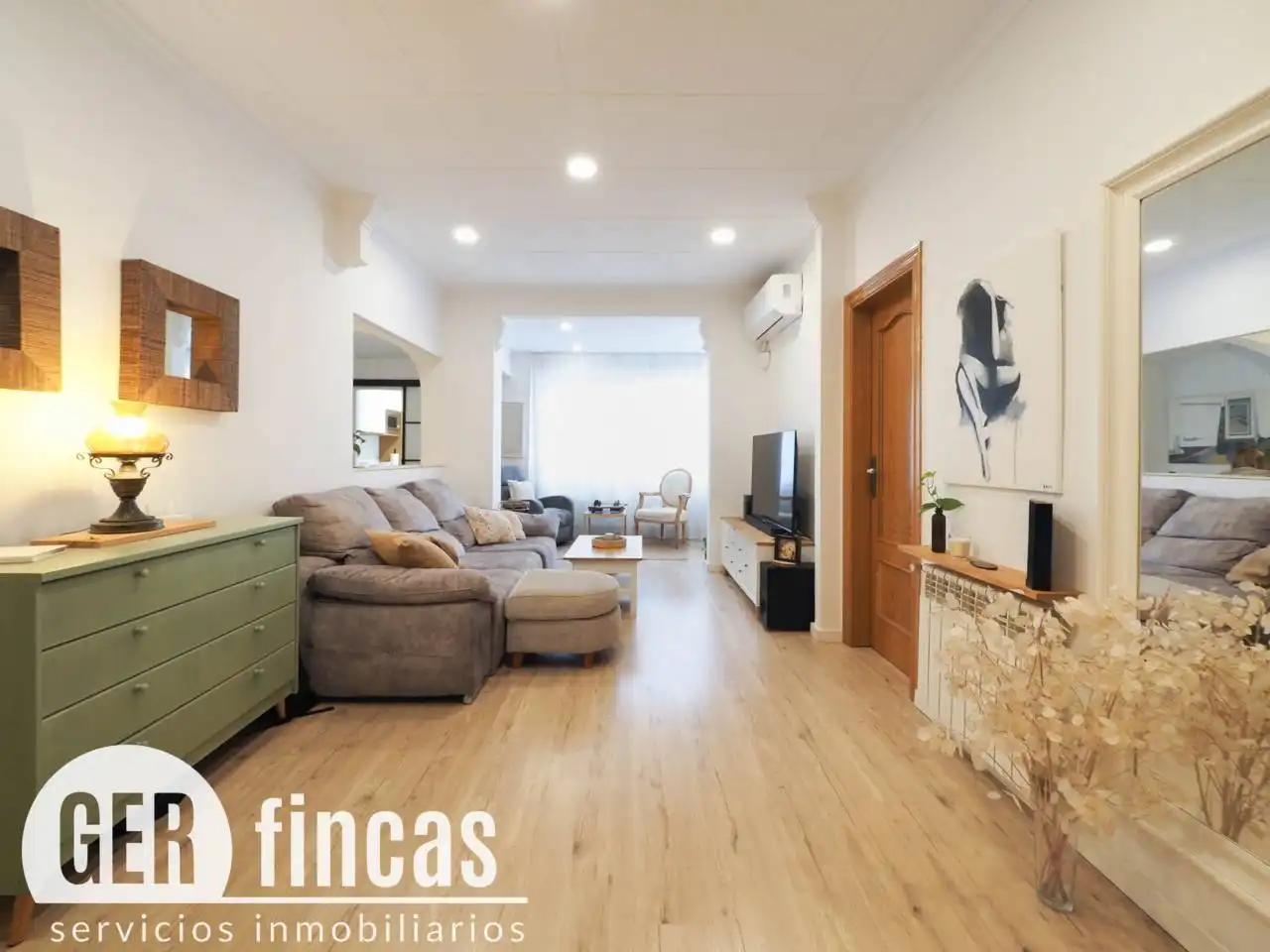 Flat with balcony for sale in Calle Travessera, imagen 2