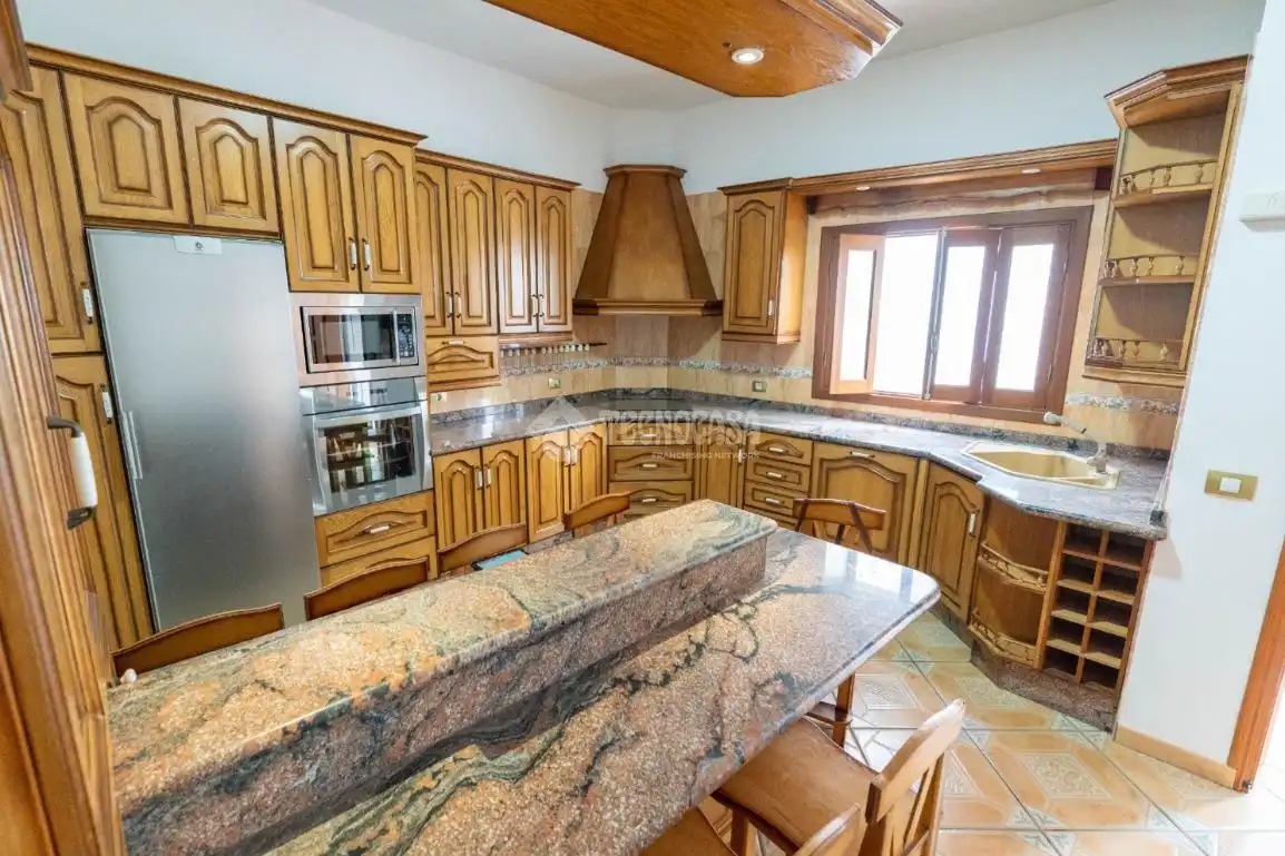 Casa aparellada en venda a Casco Urbano, imagen 4