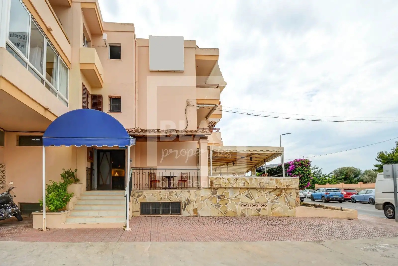 Vista exterior de Local en venta en Sant Josep de sa Talaia con Aire acondicionado, Terraza y Amueblado