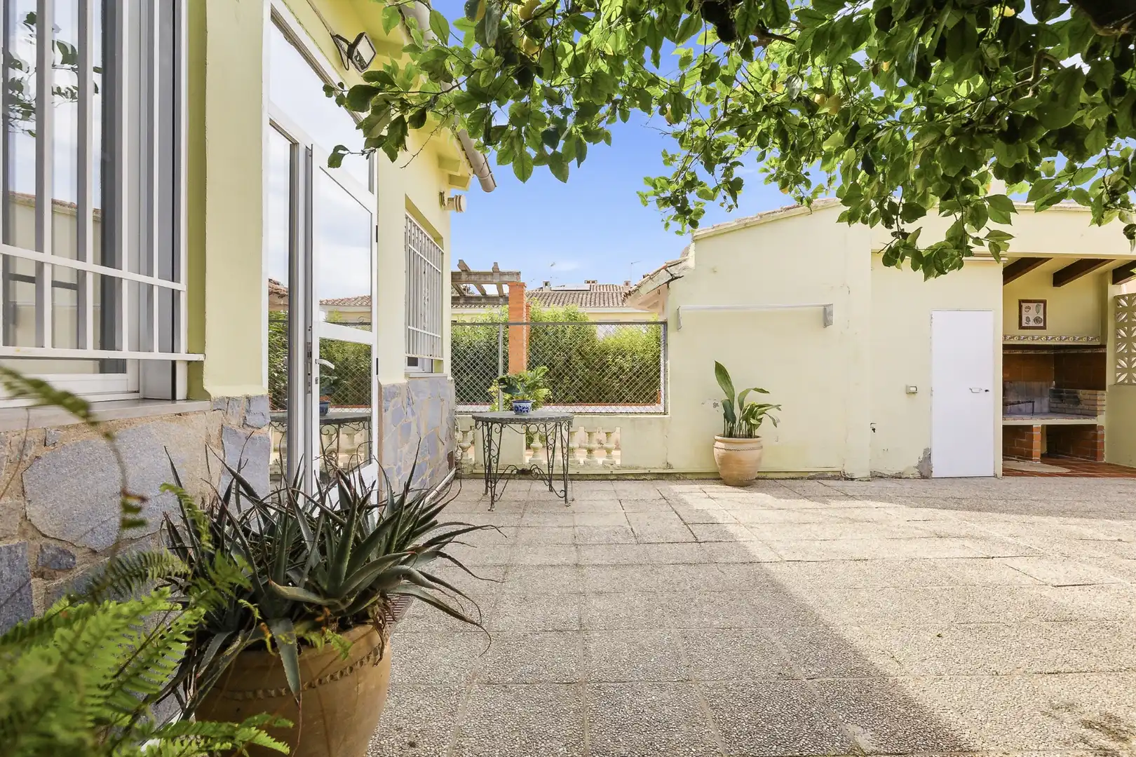 Terraza de Casa adosada en venta en Navajas con Aire acondicionado, Calefacción y Jardín privado