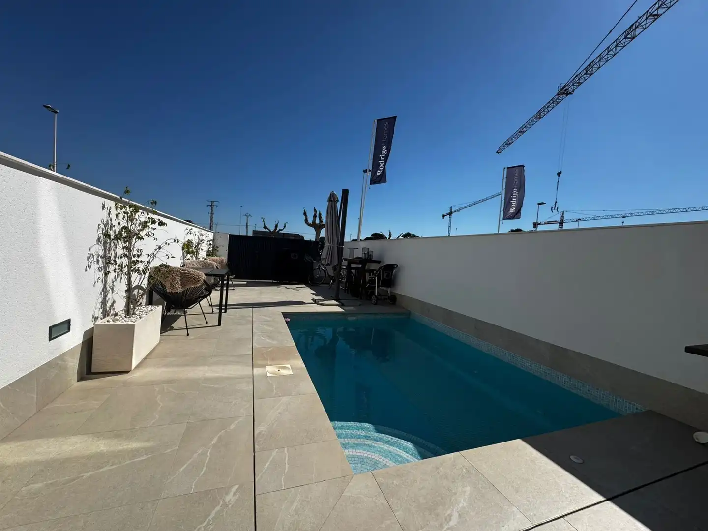 Piscina de Dúplex en venta en San Pedro del Pinatar con Aire acondicionado, Calefacción y Jardín privado