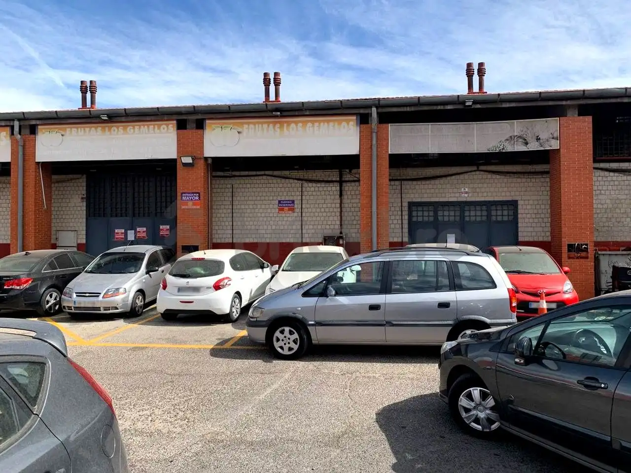 Parkplatz von Fabrikhallen zur Miete in Madrid