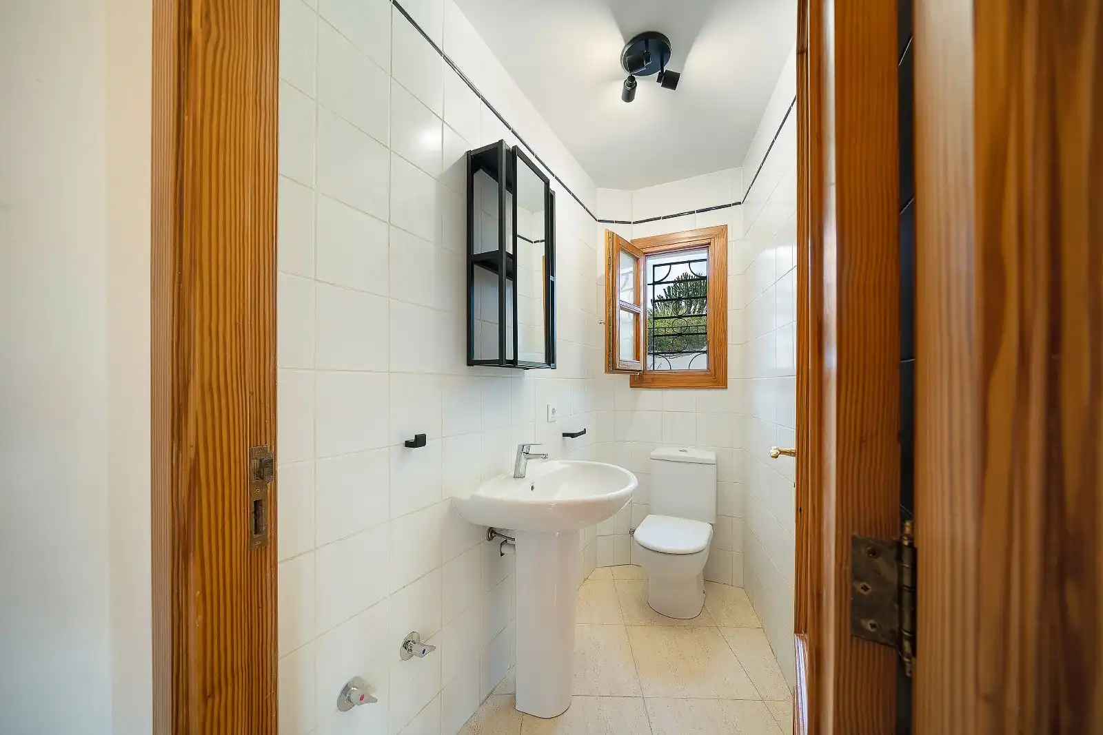 Bathroom of Houses for sale in Calvià  with Air Conditioner, Heating and Private garden
