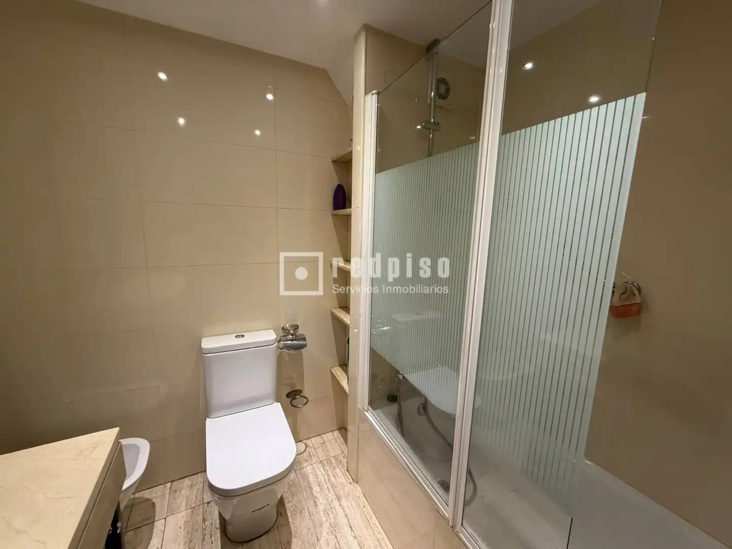 Bathroom of Flat for rent in Madrid  with Air Conditioner, Parquet flooring and Terrace