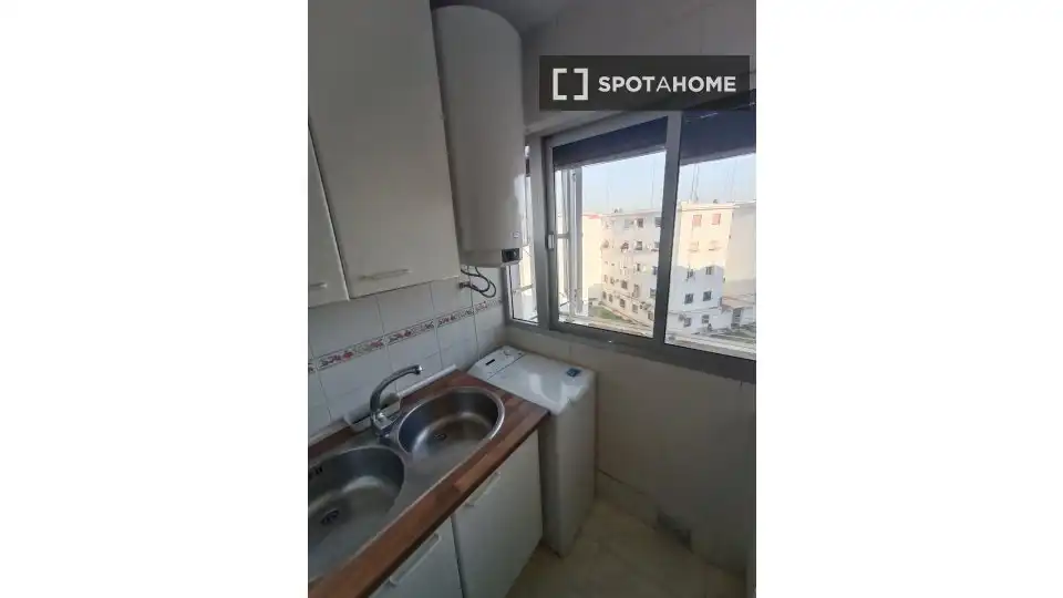 Habitación en Doctor Barraquer - G. Renfe - Policlínico