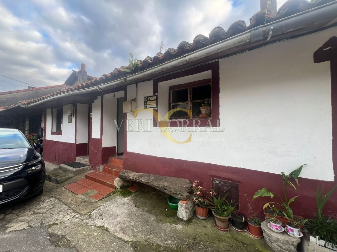 Vista exterior de Casa adosada en venda en Llanes amb Calefacció