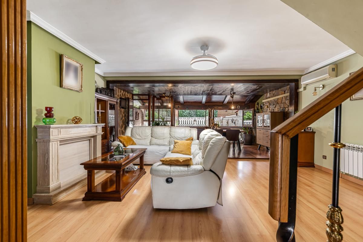 Living room of Single-family semi-detached for sale in Alcalá de Henares  with Air Conditioner, Private garden and Storage room