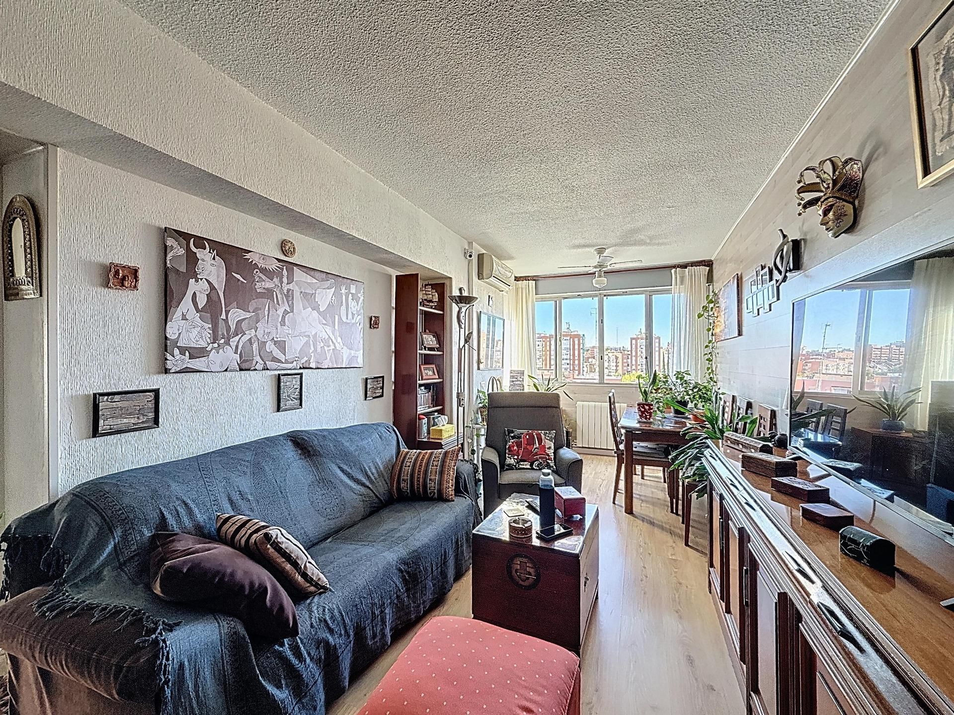 Sala d'estar de Pis en venda en  Madrid Capital amb Aire condicionat, Calefacció i Parquet