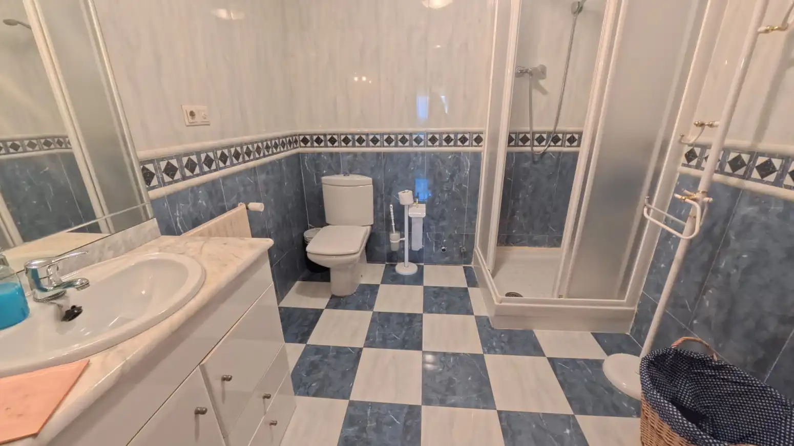 Baño de Piso en venta en  Logroño con Calefacción, Parquet y Terraza